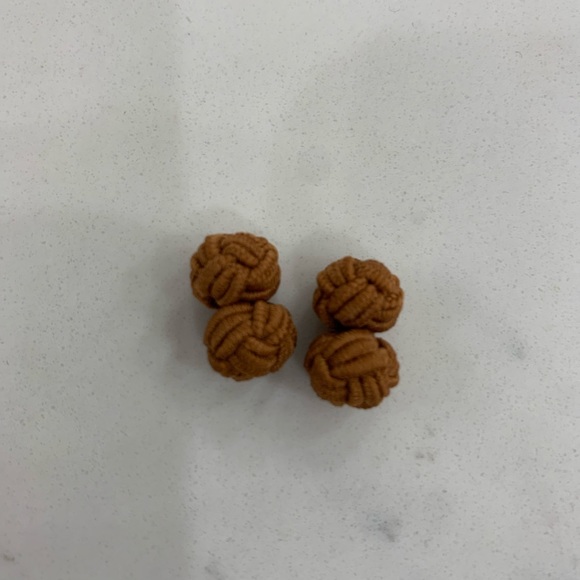 Hi! These adorable and funky cuff links will make your outfit more casual! - Picture 6 of 7